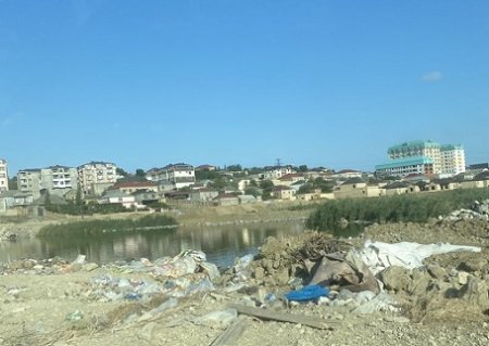 Masazırda gölü doldurub yerində sənədsiz evlər tikənlər kimlərlə anlaşıb? -FOTOLAR