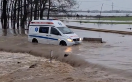 Köhnə Ələt-Astara yolu su altında... - FOTO